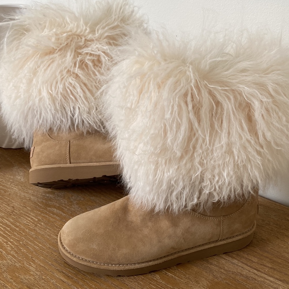 Brand new UGG boots ladies 9 ( UGG size 10